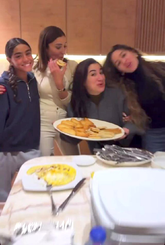 نجوم الفن يغنّون (جاري يا جاري) في سهرة رمضانية باجواء المرح والعفوية  ويشعلون مواقع التواصل صورة رقم 2