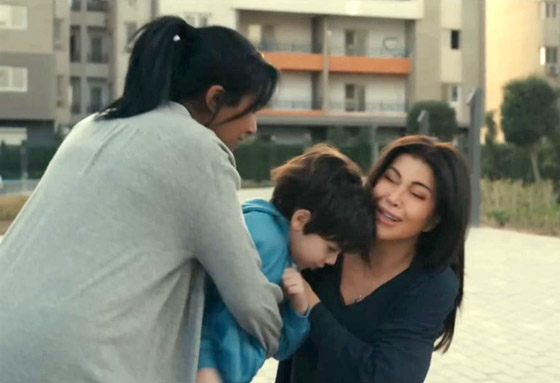 مسلسلات رمضان في فرفش بلس: جومانا مراد تحتفل بعد انتهاء تصوير دورها في (اللون الأزرق) صورة رقم 1 مسلسلات رمضان في فرفش بلس: جومانا مراد تحتفل بعد انتهاء تصوير دورها في (اللون الأزرق) صورة رقم 1