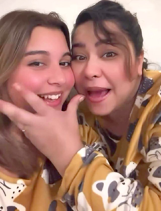 صورة رقم 1 - ظهور مفاجئ للنجمة شيرين عبد الوهاب مع ابنتها يسعد جمهورها ويبدد شائعات تدهور صحتها صورة رقم 1 - ظهور مفاجئ للنجمة شيرين عبد الوهاب مع ابنتها يسعد جمهورها ويبدد شائعات تدهور صحتها