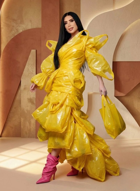 عبير صبري بفستان أصفر من اكياس القمامة البلاستيك تثير سخرية الجمهور: دي لمّت أكياس المطبخ ولبستهم! صورة رقم 2