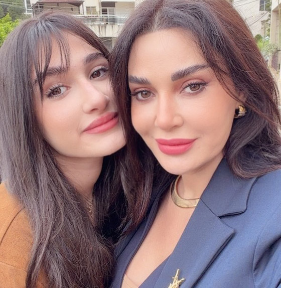 سيرين عبد النور تحتفل مع عائلتها بأحد الشعانين في لبنان صورة رقم 3