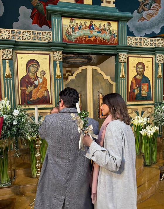 دانييلا رحمة وناصيف زيتون يحتفلان بأحد الشعانين مع طفلهما إلياس صورة رقم 1