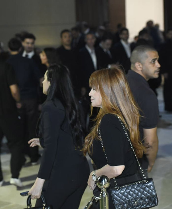النجوم في عزاء هاني شاكر: تامر حسني، يسرا، دنيا وإيمي سمير غانم، حسبن فهمي، هيفاء وهبي، أنغام، ولبلبة صورة رقم 2