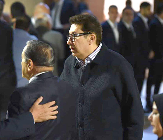 النجوم في عزاء هاني شاكر: تامر حسني، يسرا، دنيا وإيمي سمير غانم، حسبن فهمي، هيفاء وهبي، أنغام، ولبلبة صورة رقم 14