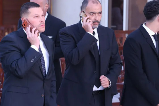 النجوم في عزاء هاني شاكر: تامر حسني، يسرا، دنيا وإيمي سمير غانم، حسبن فهمي، هيفاء وهبي، أنغام، ولبلبة صورة رقم 16