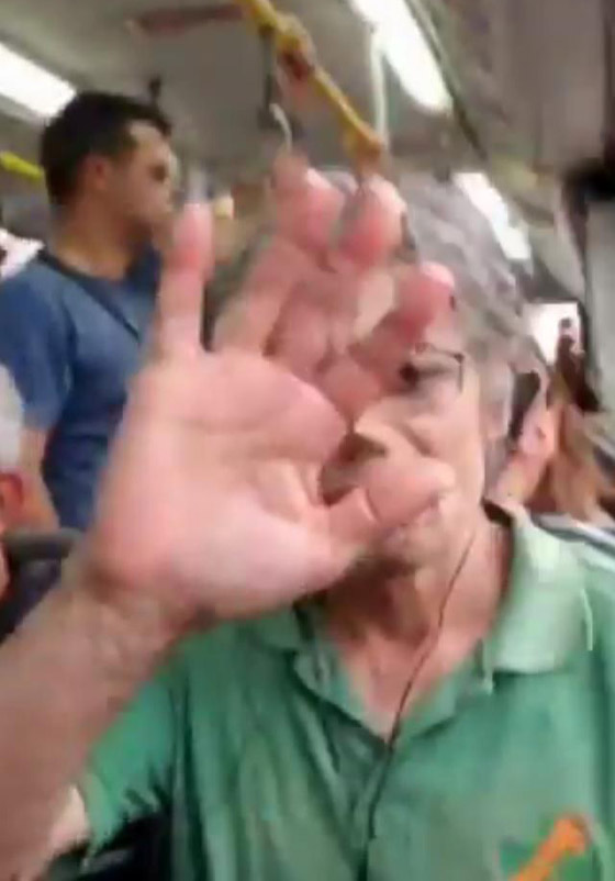 صورة رقم 1 - شبيه مايكل جاكسون يذهل الجمهور ويثير الجدل عالمياً! هل ما زال النجم العالمي على قيد الحياة؟ صورة رقم 1 - شبيه مايكل جاكسون يذهل الجمهور ويثير الجدل عالمياً! هل ما زال النجم العالمي على قيد الحياة؟