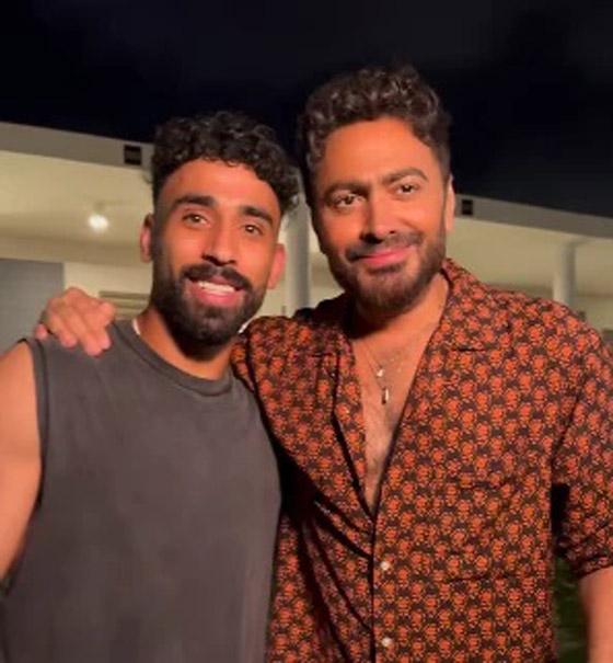 تامر حسني يحتفل مع نجوم المنتخب المصري بعد الإنجاز التاريخى صورة رقم 1