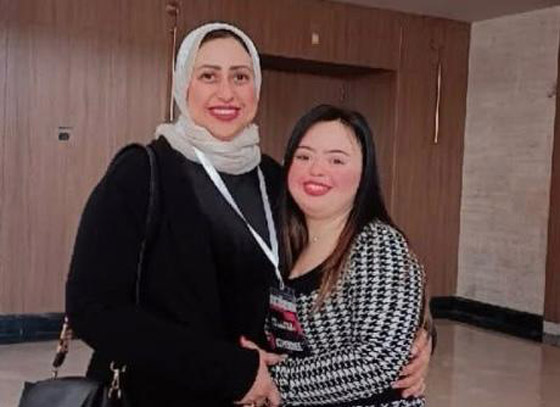جوري بكر ترفض زواج ذوي الاعاقة.. والعروس سما رامي (داون سيندروم) ترد بسخرية هي وأمهاً صورة رقم 1