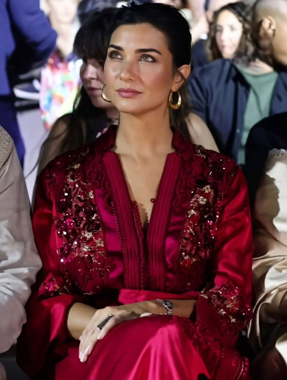 توبا بيوكستون في مهرجان مراكش تتألق بقفطان مغربي مميز صورة رقم 1