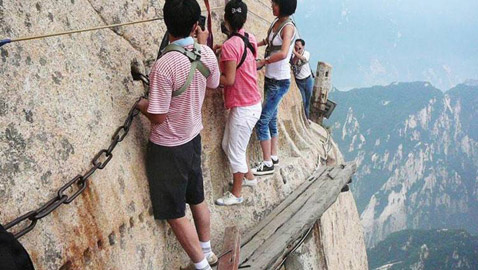 جبل هوا.. رحلة المخاطر للبحث عن الخلود الزائف