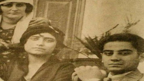 صورة قديمة نادرة من مرحلة شباب فريد الأطرش مع شقيقته ووالدتهما