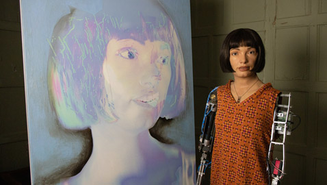 على هيئة إنسان..تعرف إلى أول فنانة 