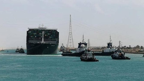 عودة الملاحة إلى قناة السويس بعد نجاح تعويم الناقلة الجانحة
