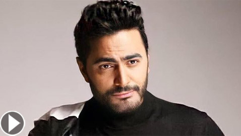 فيديو: تامر حسني يتعاطف مع معجبة انهارت بسبب أزمة نفسية