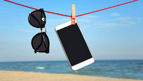 ماذا تفعل إذا تعرّض هاتفك للبلل؟ لا تضعه بالأرز واتبع هذه الخطوات الـ9