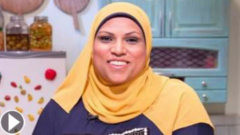 طباخة مصرية تثير تفاعلا واسعا.. كيف ردت على متصل أهانها على الهواء؟