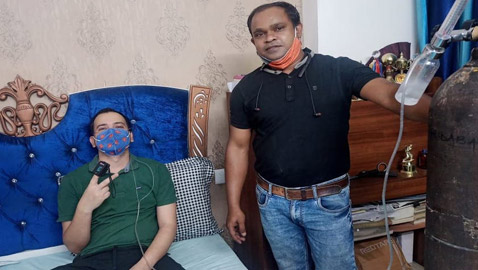 أحضر له أوكسجين! رجل هندي يقطع مسافة 1400 كم لإنقاذ صديقه من كورونا