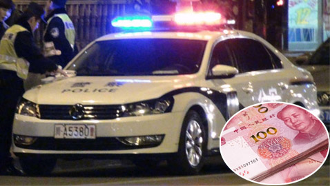 صيني يبيع طفله ليحقق حلمه بالسفر مع زوجته.. سلمه مقابل 24 ألف دولار!