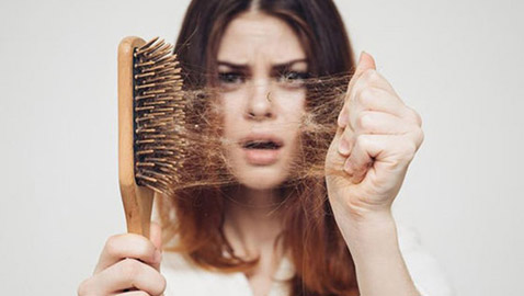 أطعمة تتسبب بتساقط الشعر