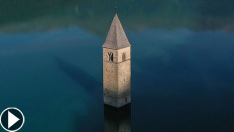 فيديو وصور: ظهور قرية إيطالية غارقة من تحت الماء بعد 70 عاما!