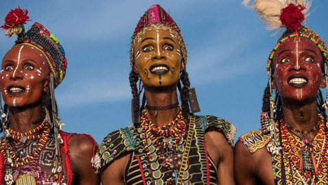 قبيلة تشامبولي.. حيث تحكم النساء ويرقص الرجال