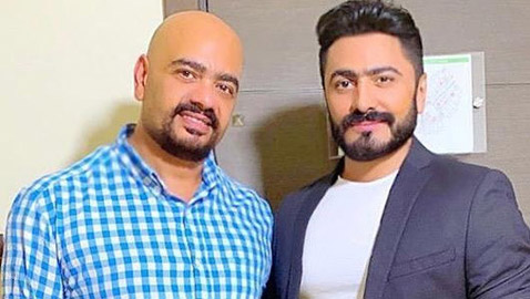 ظهور نادر لشقيق تامر حسني.. “لا يشبهه أبداً”!