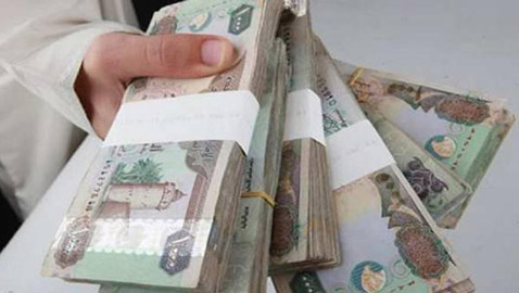 احذروا المحتالين! نصاب يسحب جميع اموال شاب إماراتي بعد خداعه في الهاتف !