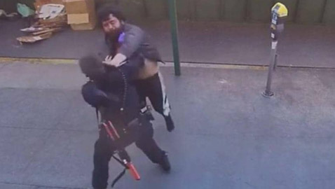 شرطية أميركية تنجو من 