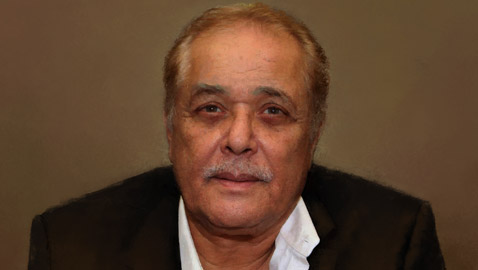 في ذكرى ميلاده.. رحلة محمود عبد العزيز من خبير علم الحشرات لساحر السينما