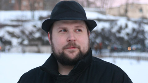 الملياردير التعيس.. قصة المبرمج الذي باع شركته بتغريدة!