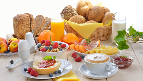 ما الأطعمة التي ينبغي تجنبها في وجبة الفطور؟