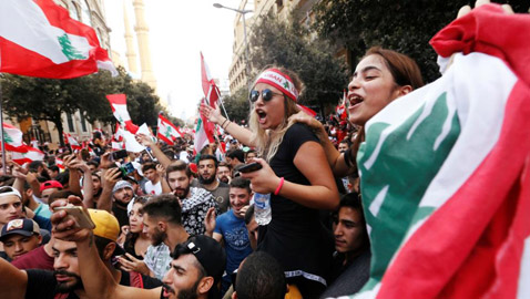إضراب عام في لبنان واحتجاجات غاضبة.. الأزمة تُخرج العمال للشوارع ومطالب بحكومة إنقاذ