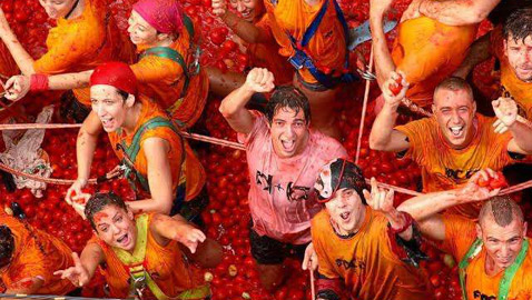 حرب الطماطم.. وأغرب تقاليد الترحيب بفصل الصيف