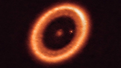 العلماء يرصدون تكون أقمار حول كوكب جديد.. ودراسة تكشف كيفية ولادتهم