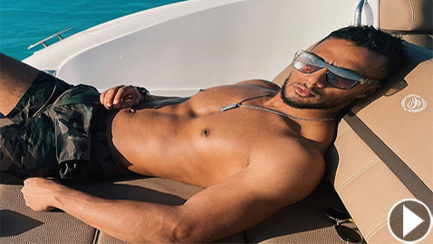 بالفيديو.. محمد رمضان يستعرض مجددا خلال عطلته على البحر