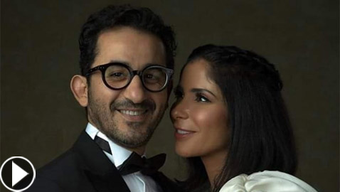 فيديو: لماذا قامت منى زكي بتهديد أحمد حلمي بالسكين؟ إليكم كلمة السر!