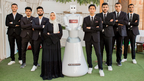 طلاب مصريون يبتكرون روبوتا قادرا على كشف الأمراض وتبنؤ الأعراض