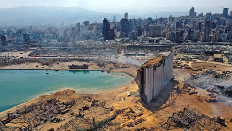 عام على انفجار بيروت: لبنان يغرق في مستنقع الفساد -الأوبزرفر