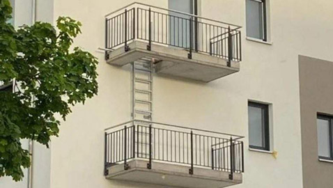 صور طريفة تبين خطورة النوم أثناء العمل