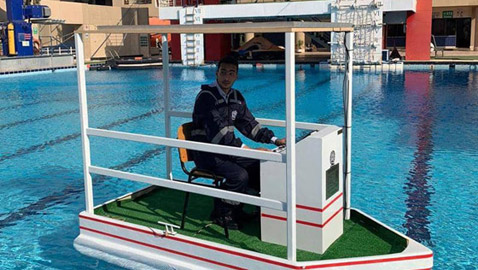 طلاب مصريون يخترعون قاربا صديقا للبيئة يمكن التحكم به عن بعد