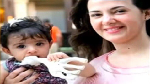 صور ابنة دنيا سمير غانم تلفت الأنظار بجمالها.. هل كايلا فعلا تشبه جدتها دلال عبد العزيز؟