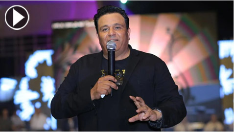 فيديو وصور: محمد فؤاد غاضب بسبب تزييف صورته (فوتوشوب) ليصبح نسخه من عبد الباسط حمودة!!