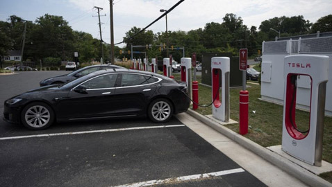 انتبهوا.. هذا ما يفعله مرشد تيسلا الآلي بالسائقين