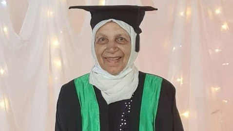 حدث مذهل بفلسطين.. حققت حلم التخرج من الجامعة وهي بعمر الـ85