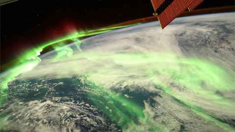 من الفضاء.. صور تحبس الأنفاس لظاهرة الشفق القطبي المدهشة