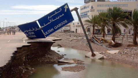 تاريخ عماني مع الأعاصير.. بعضها 