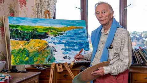 بداية جديدة لمحامي عجوز عاد للجامعة ليدرس الفنون وتخرج بعمر 96 عاما.. صور