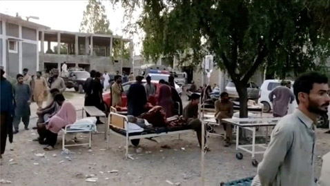 زلزال عنيف يضرب باكستان.. 20 قتيلاً ومئات الجرحى وتحذير من توابع