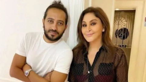 إليسا تخطف الانظار بقميص اسود شفاف وحمالة صدر حمراء!