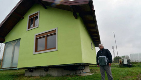 رجل يبني لزوجته منزلا دوارا في 6 سنوات والسبب غريب!